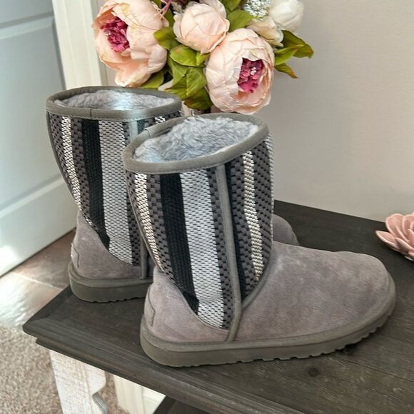GUC UGG Australia Classic Short Woven UGGpure Lined boots(size 9) - Picture 2 of 13